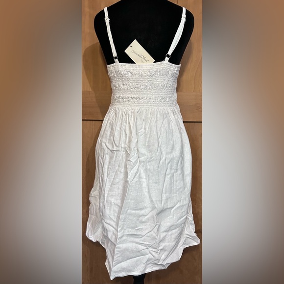 White Woman’s Strapped Dress - Picture 2 of 6